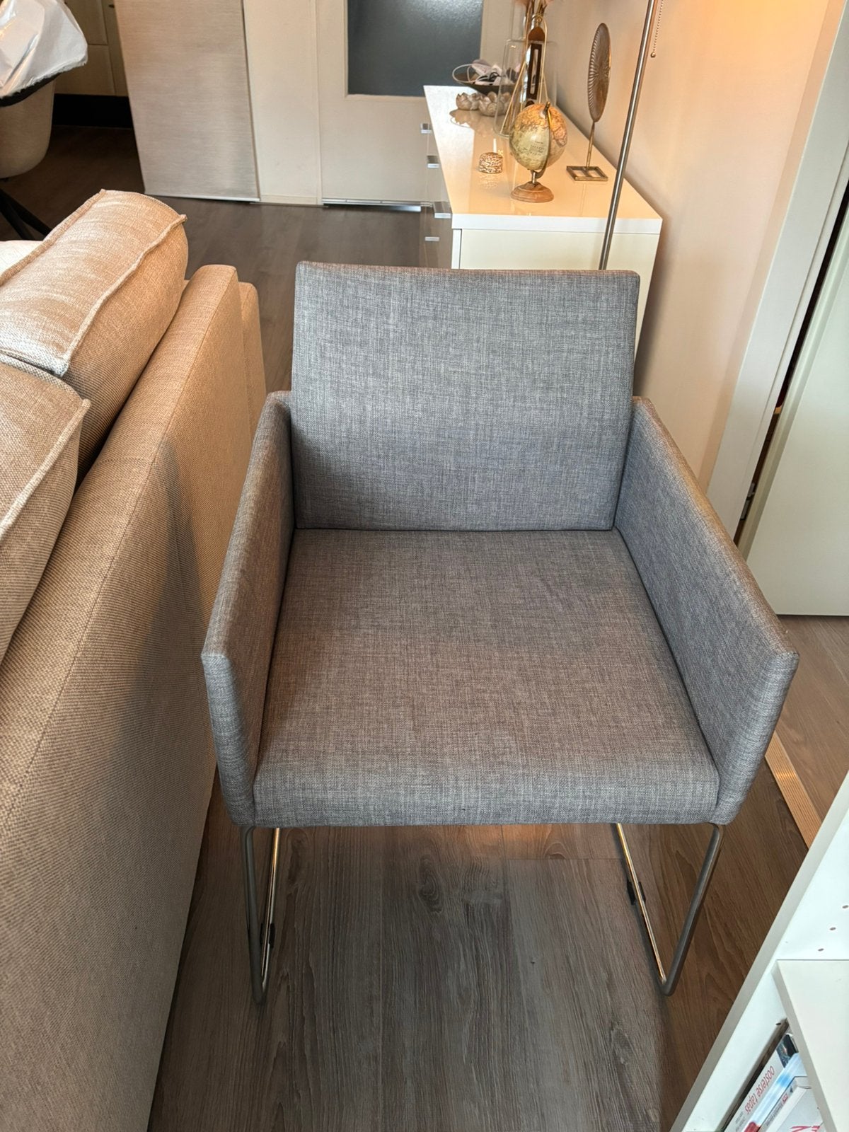 Set van 4 grijze JYSK eetkamerstoelen, Huis en Inrichting, Ophalen, Zo goed als nieuw, Grijs, Stof