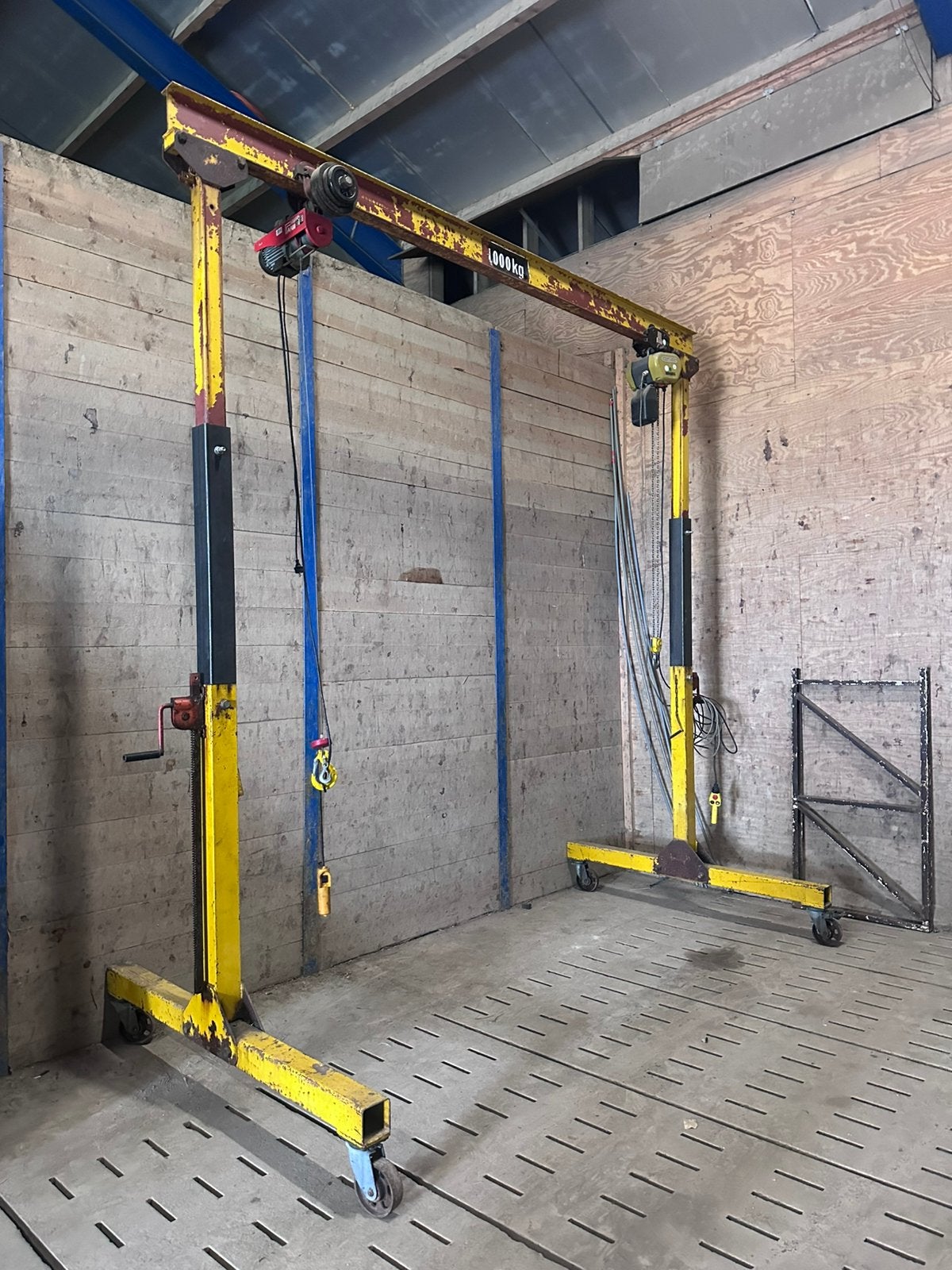 Hoge portaalkraan 1000KG, Ophalen, Gebruikt, Elektrisch