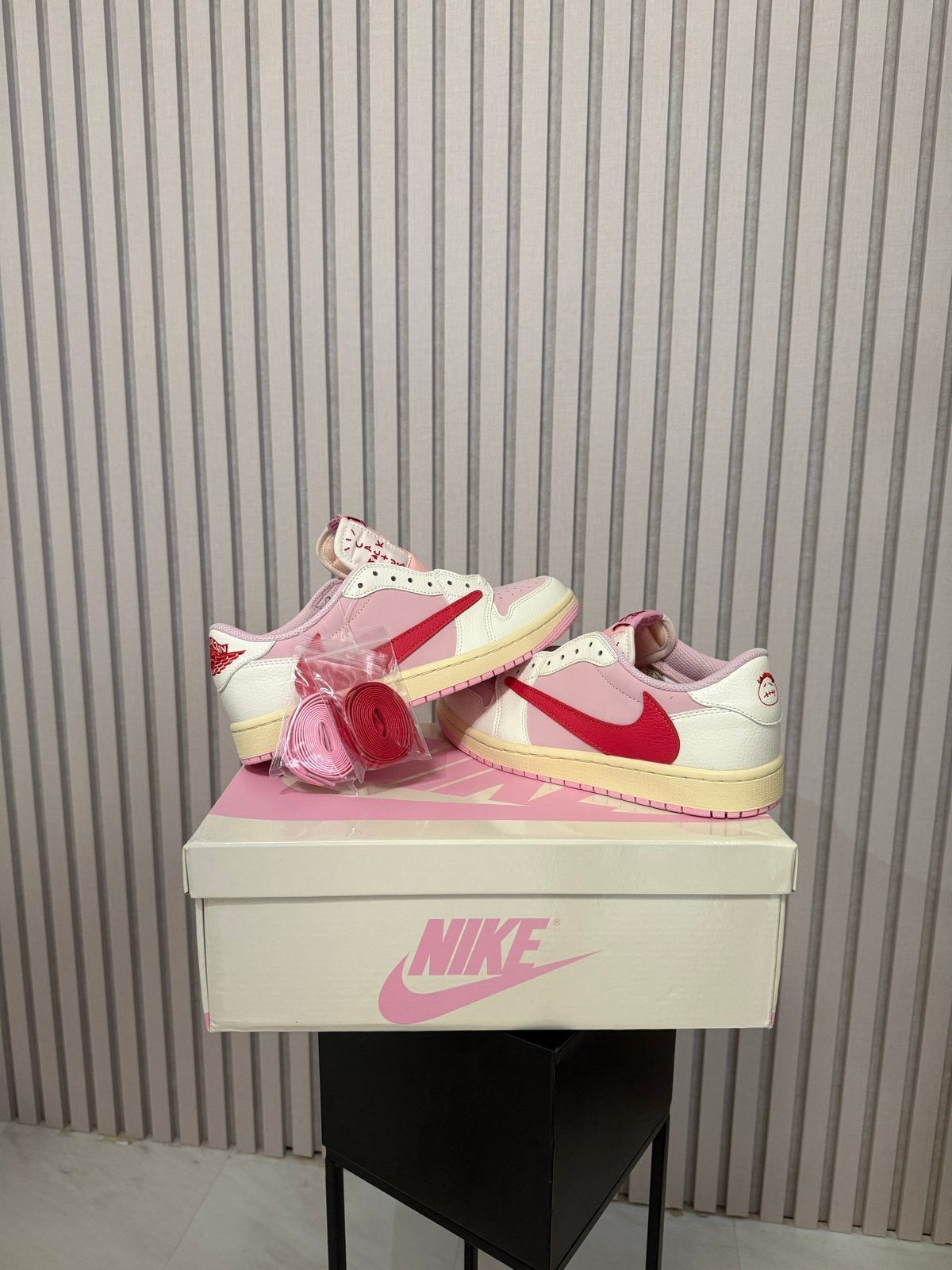 Nike air Jordan 1 Retro Low OG SP Sail tropical pink, Verzenden, Nieuw, Sneakers of Gympen, Roze