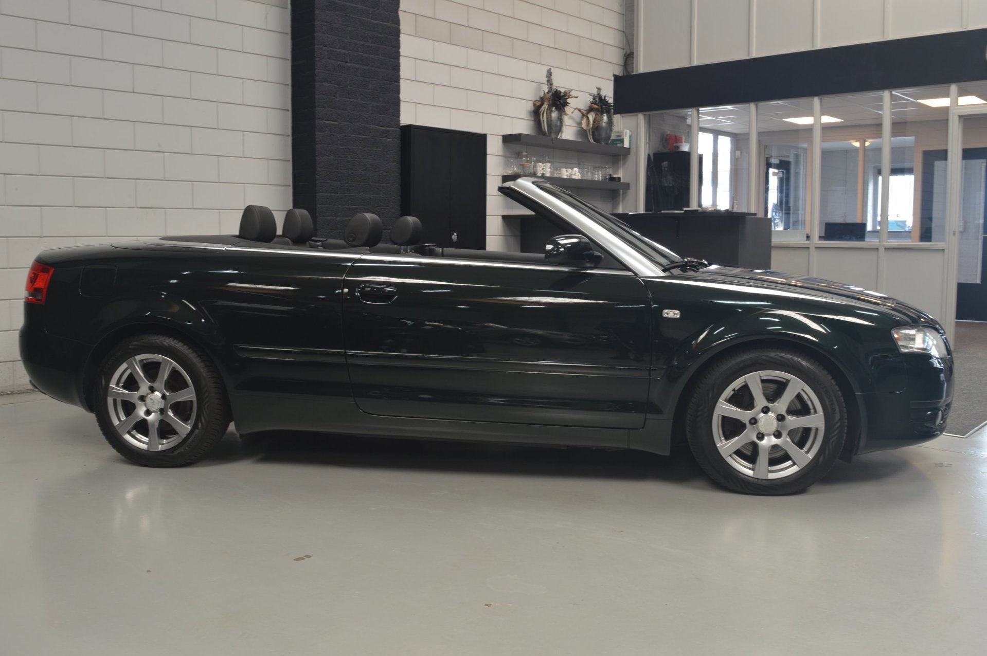 Audi A4 Cabriolet 3.2 FSI Pro Line // LEDER-ALCANTARA // NAV, Auto's, Gebruikt, Zwart, Cabriolet, 4 stoelen