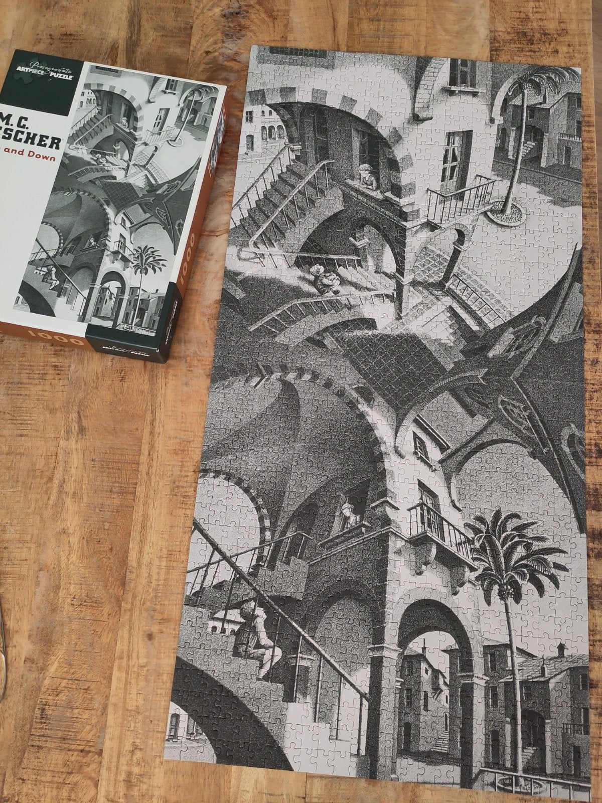 M.C. Escher 'Up and Down' Puzzel 1000 stukjes, Ophalen of Verzenden, 500 t/m 1500 stukjes, Gebruikt, Legpuzzel