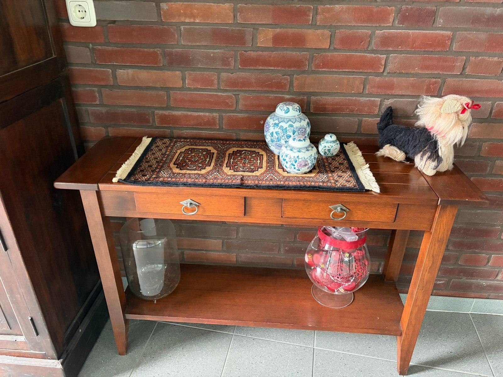 Massief houten sidetable met lades en plank, Antiek en Kunst, Ophalen