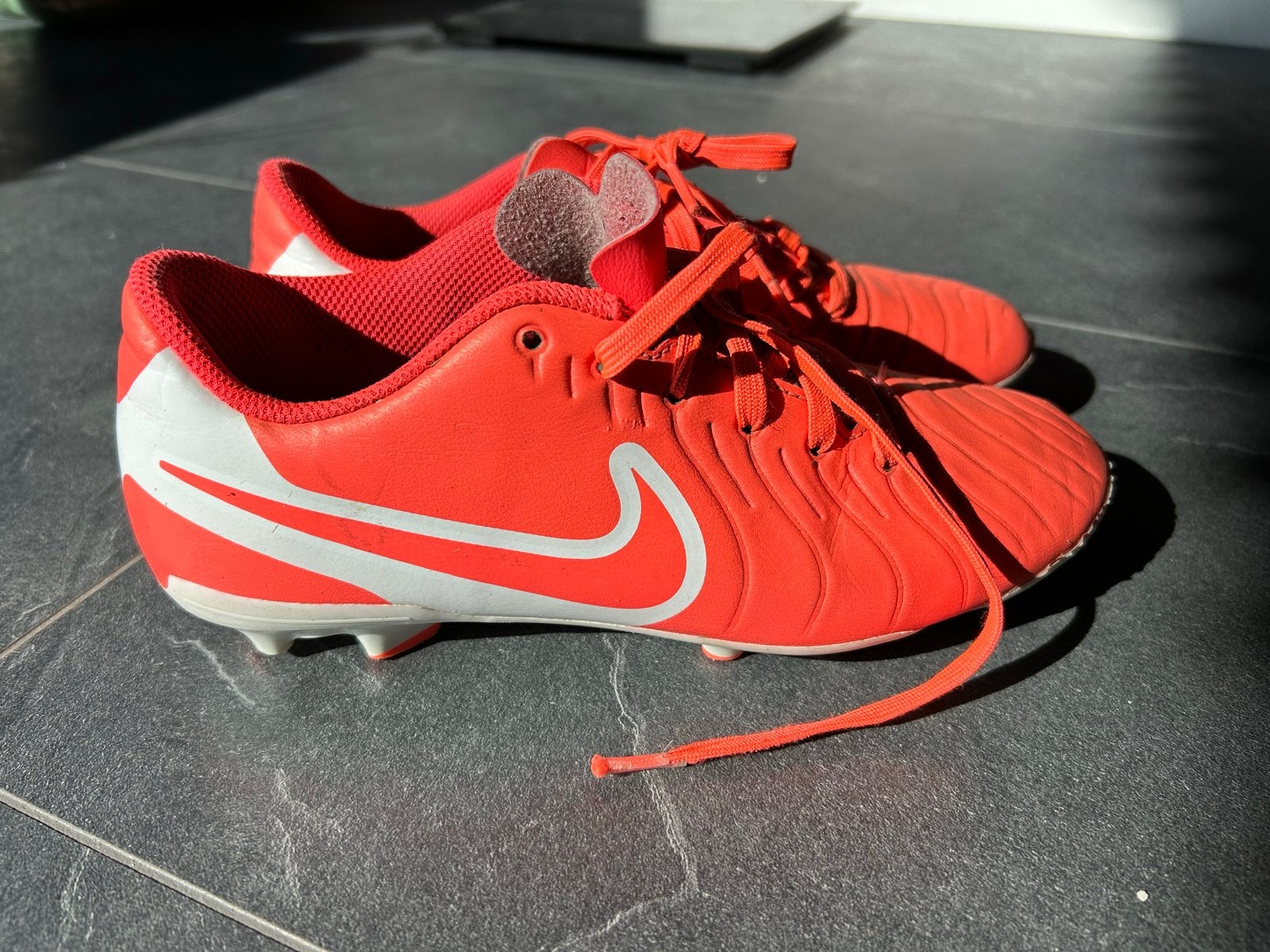 Nike Tiempo Legend Voetbalschoenen maat 36, Gebruikt, Jongen of Meisje, Schoenen, Ophalen of Verzenden