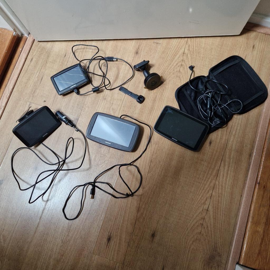 4x TomTom navigatiesystemen met accessoires, Ophalen of Verzenden, Gebruikt