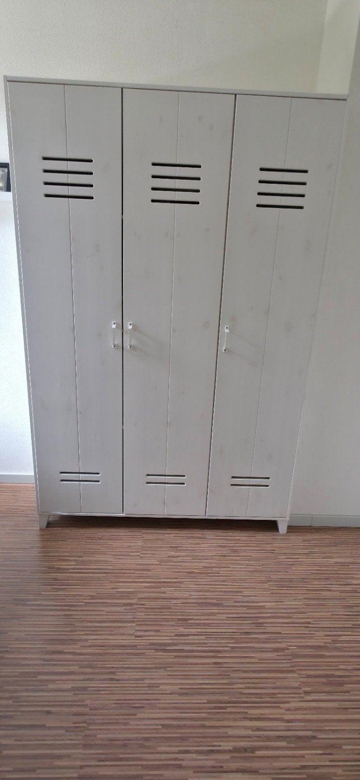 VT Wonen / Woood junior kast 3-deurs, Ophalen, Met deur(en), Gebruikt, 100 tot 150 cm