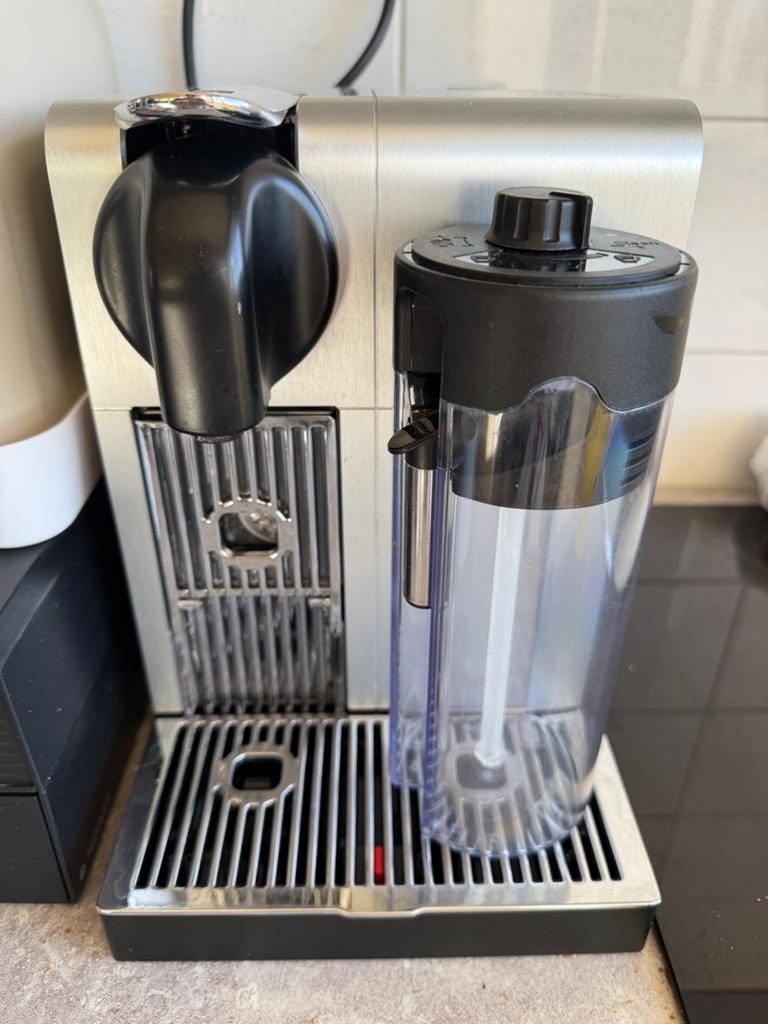 Nespresso DeLonghi Lattissima Touch Koffiemachine, Witgoed en Apparatuur, Koffiezetapparaten, Gebruikt, Koffiemachine, Ophalen of Verzenden