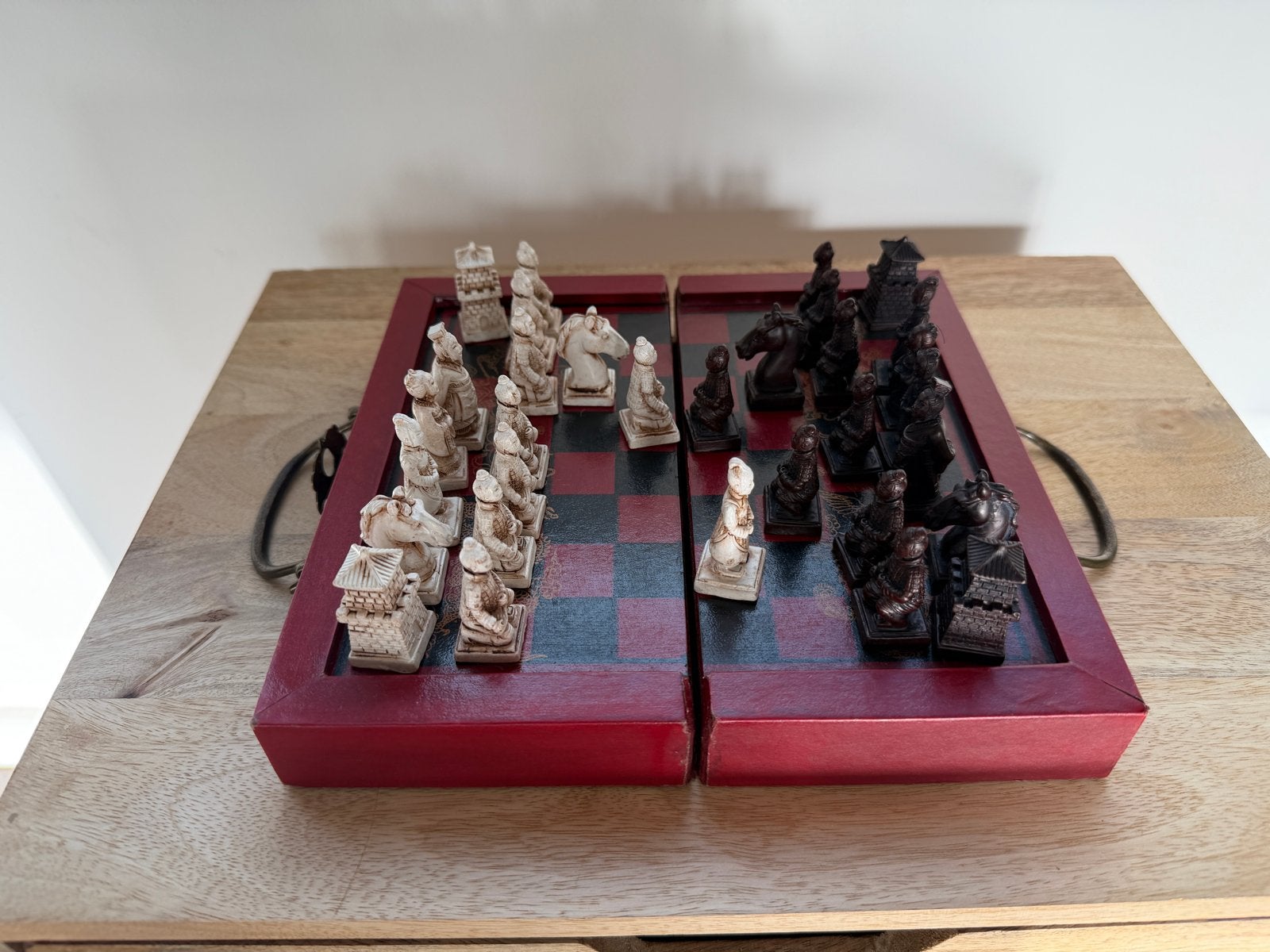 Chinees schaakspel met houten schaakbord/koffer, Hobby en Vrije tijd, Ophalen, Minder dan 500 stukjes, Zo goed als nieuw, Schaken