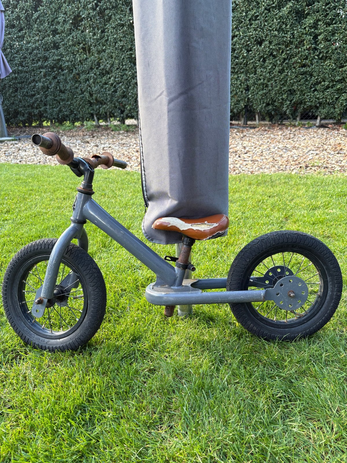 Donkergrijze loopfiets - opknappertje, Ophalen, Gebruikt, Loopfiets