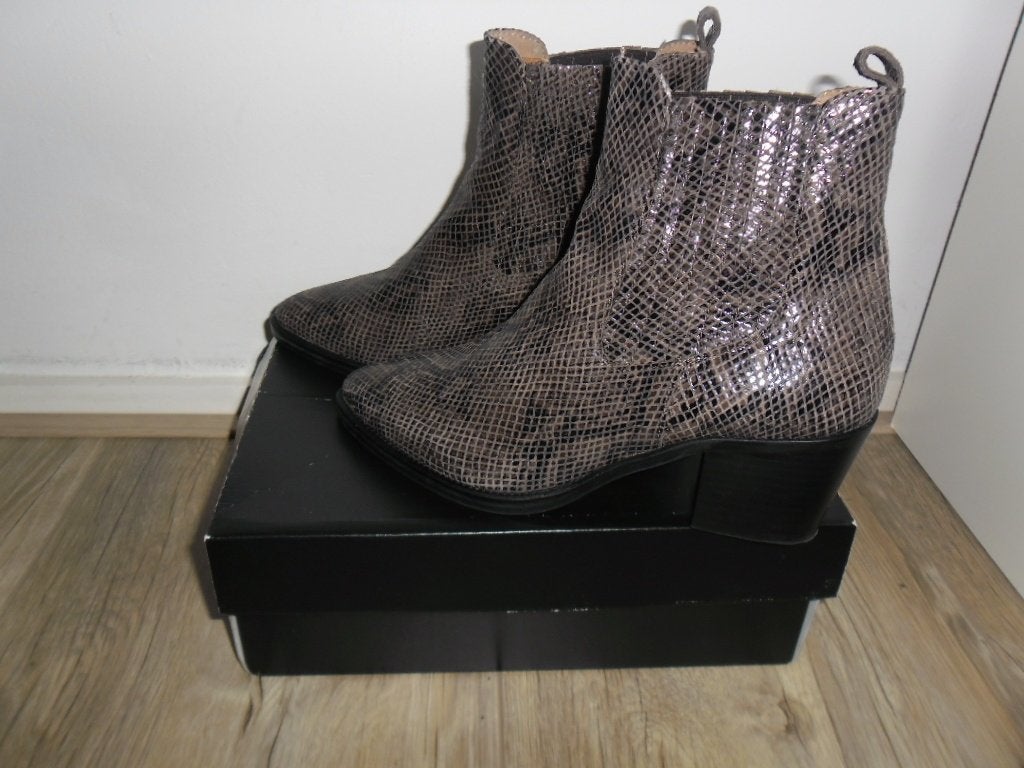 Yaya Women Donkerbruine Laarsjes Met Slangenprint Maat 40, Bruin, Lage of Enkellaarzen, Nieuw, Ophalen of Verzenden