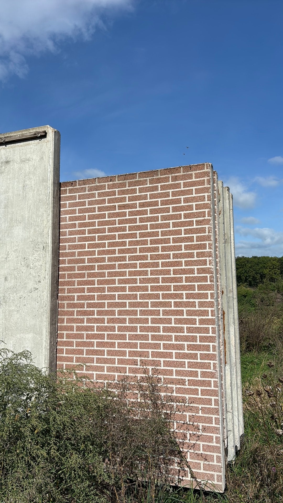 Prefab betonpanelen met steenmotief, Ophalen