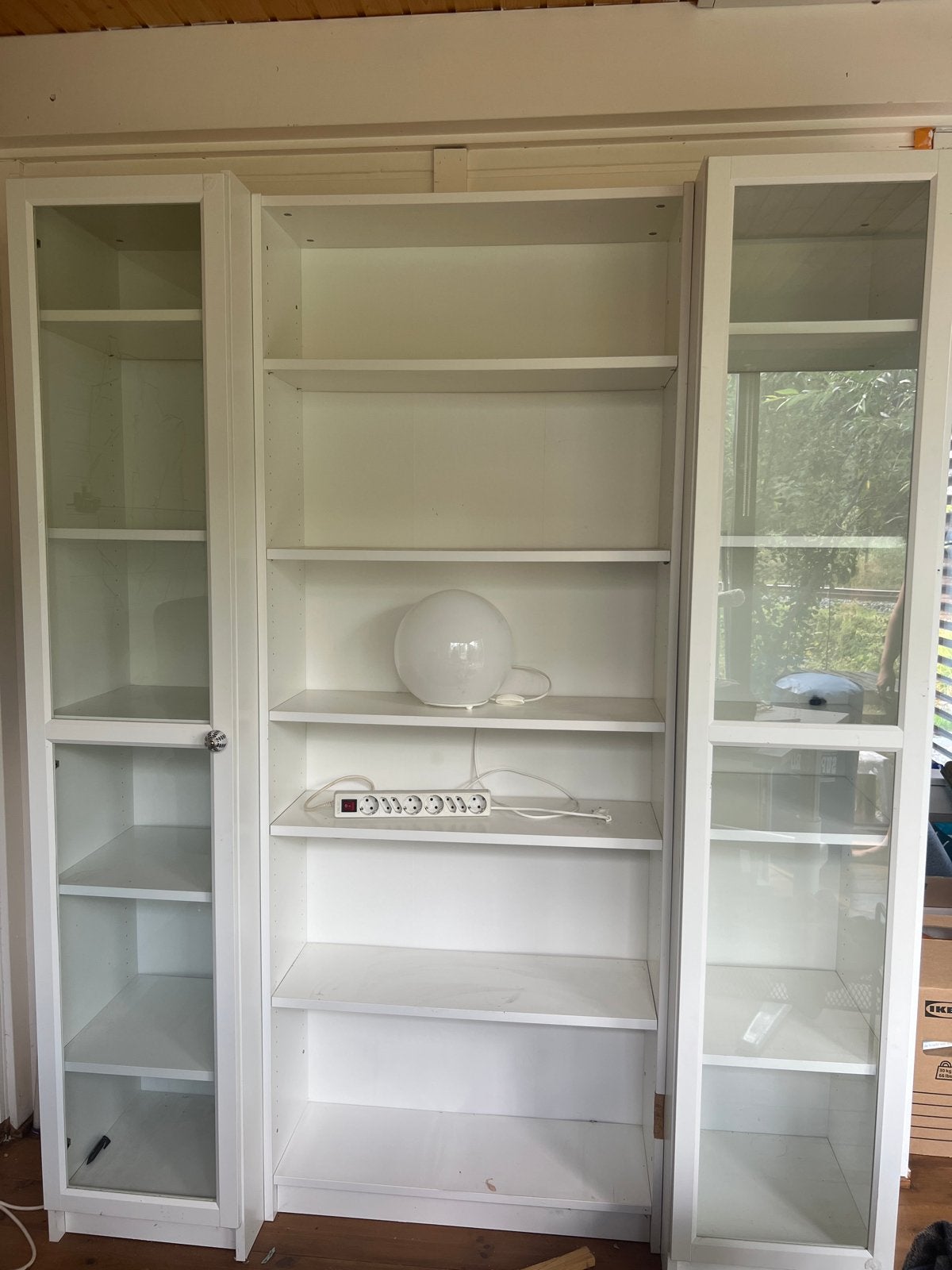 Twee stuks: IKEA Oxberg Vitrinekast met Glazen Deur (wit), Ophalen, Minder dan 50 cm, Gebruikt, 200 cm of meer