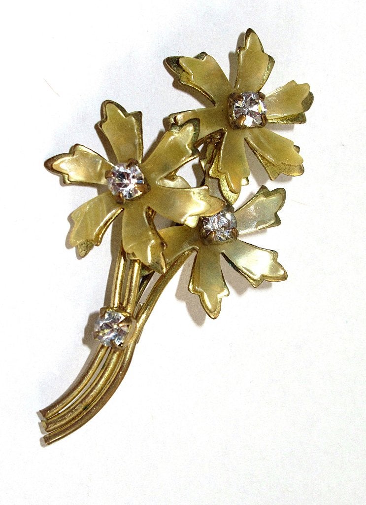 Vergulden broche bloemen met kristallen., Ophalen of Verzenden, Zo goed als nieuw, Overige materialen