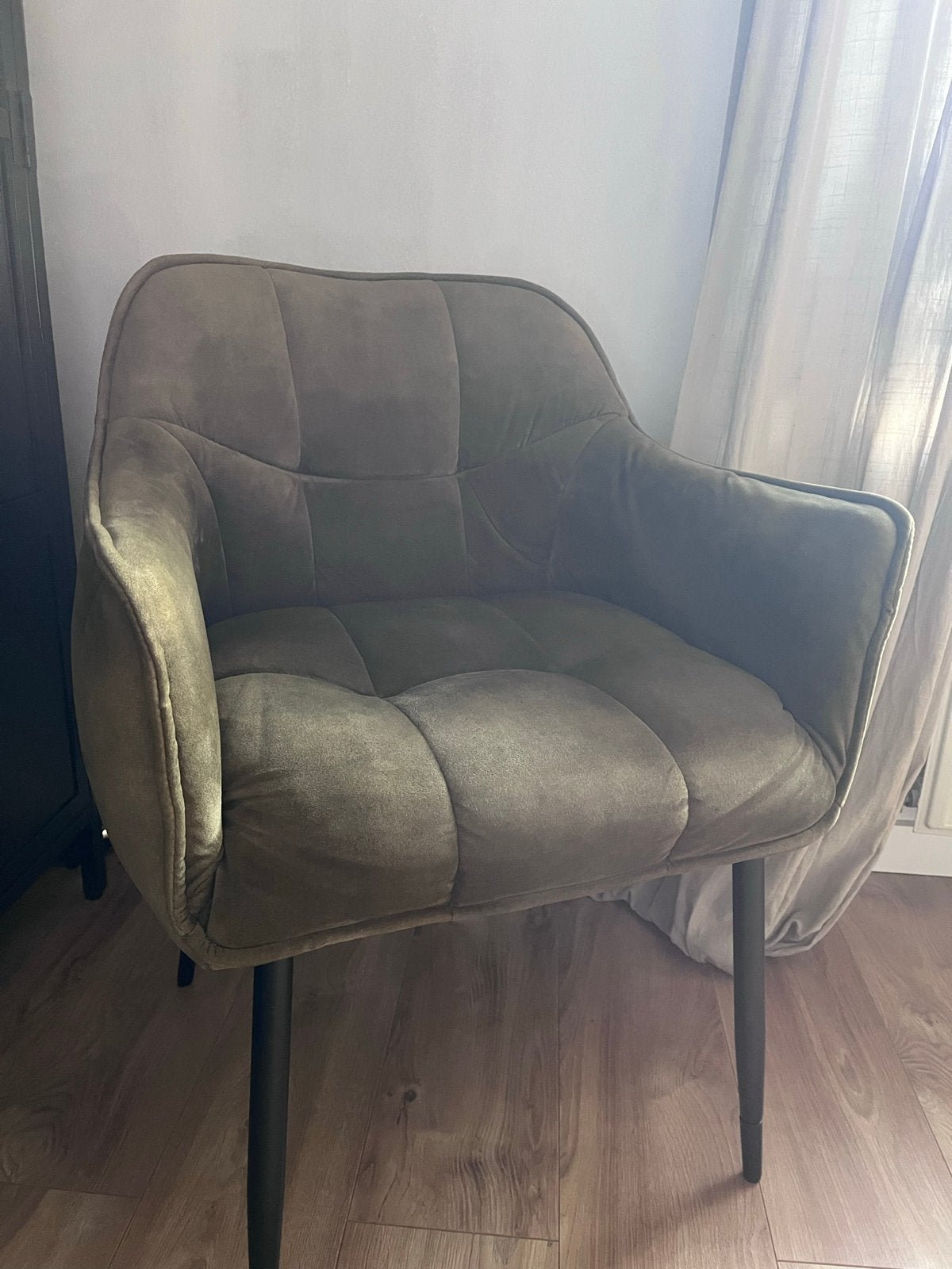 4 comfortabele eetkamerstoelen in velvet olijfgroen, Gebruikt, Overige kleuren, Ophalen of Verzenden, Vier