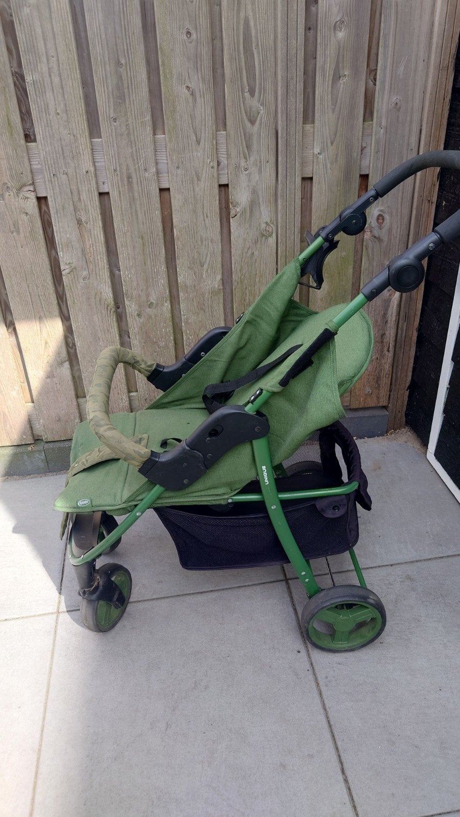 Groene buggy met camouflage zonnekap - gaatje in zitting, Kinderen en Baby's, Kinderwagens en Combinaties, Ophalen of Verzenden