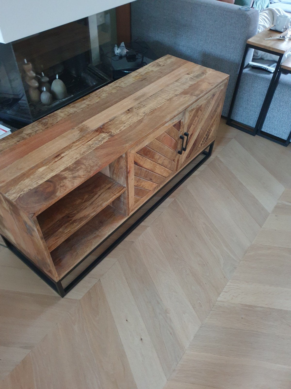 Industrieel tv-meubel van mangohout, Ophalen, 100 tot 150 cm, Zo goed als nieuw, Minder dan 100 cm