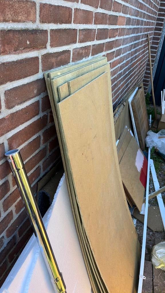 Gratis: 8 keer gebruikte groene ondervloer stukken, Doe-het-zelf en Verbouw, Ophalen, Zo goed als nieuw