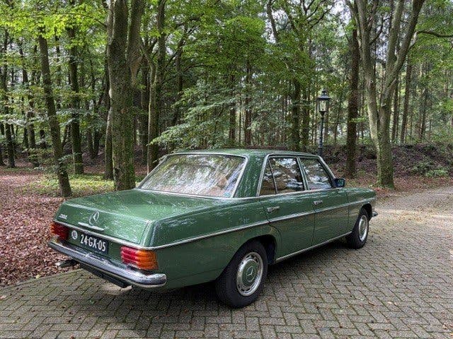 Mercedes-Benz 200 W115 /8 Nickelgrün (DB870) 1975 oldtimer, foto 7
