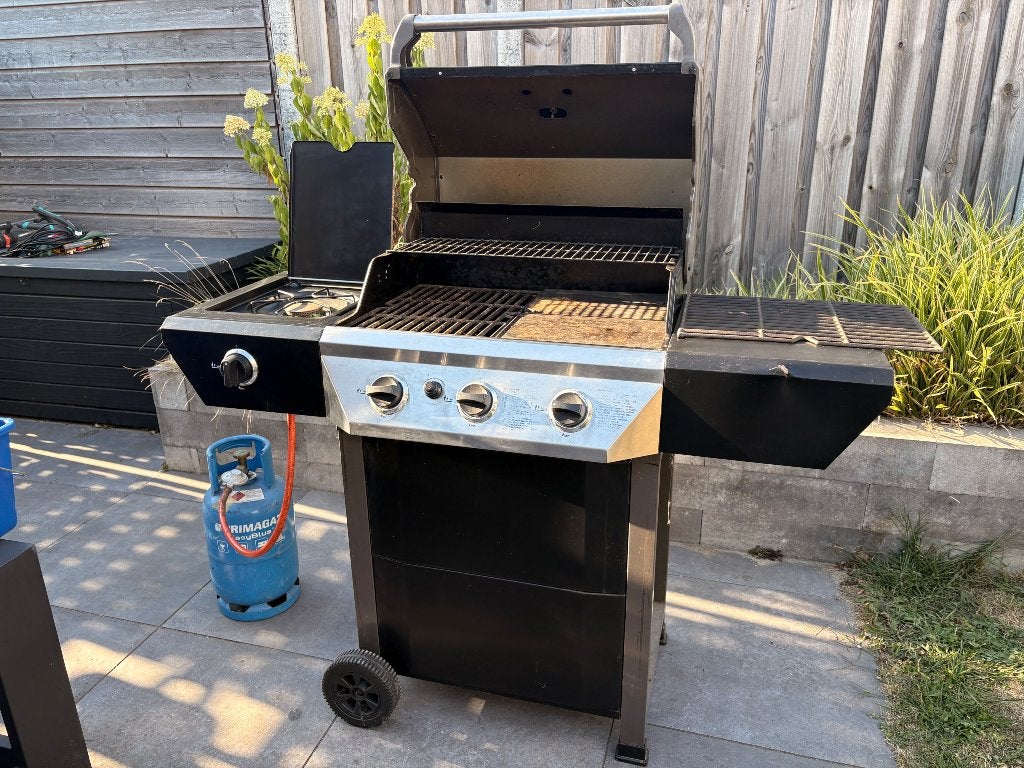 Grote gasbarbecue met extra gasbrander, Ophalen, Gebruikt, Onbekend
