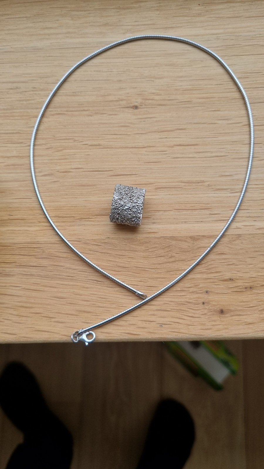 Omega collier met zilveren hanger van Nico Teaymans, Met hanger, Gebruikt, Ophalen of Verzenden, Zilver