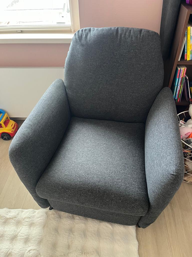 Comfortabele relaxfauteuil / sta-op stoel met ligstand, Ophalen, Zo goed als nieuw, 75 tot 100 cm