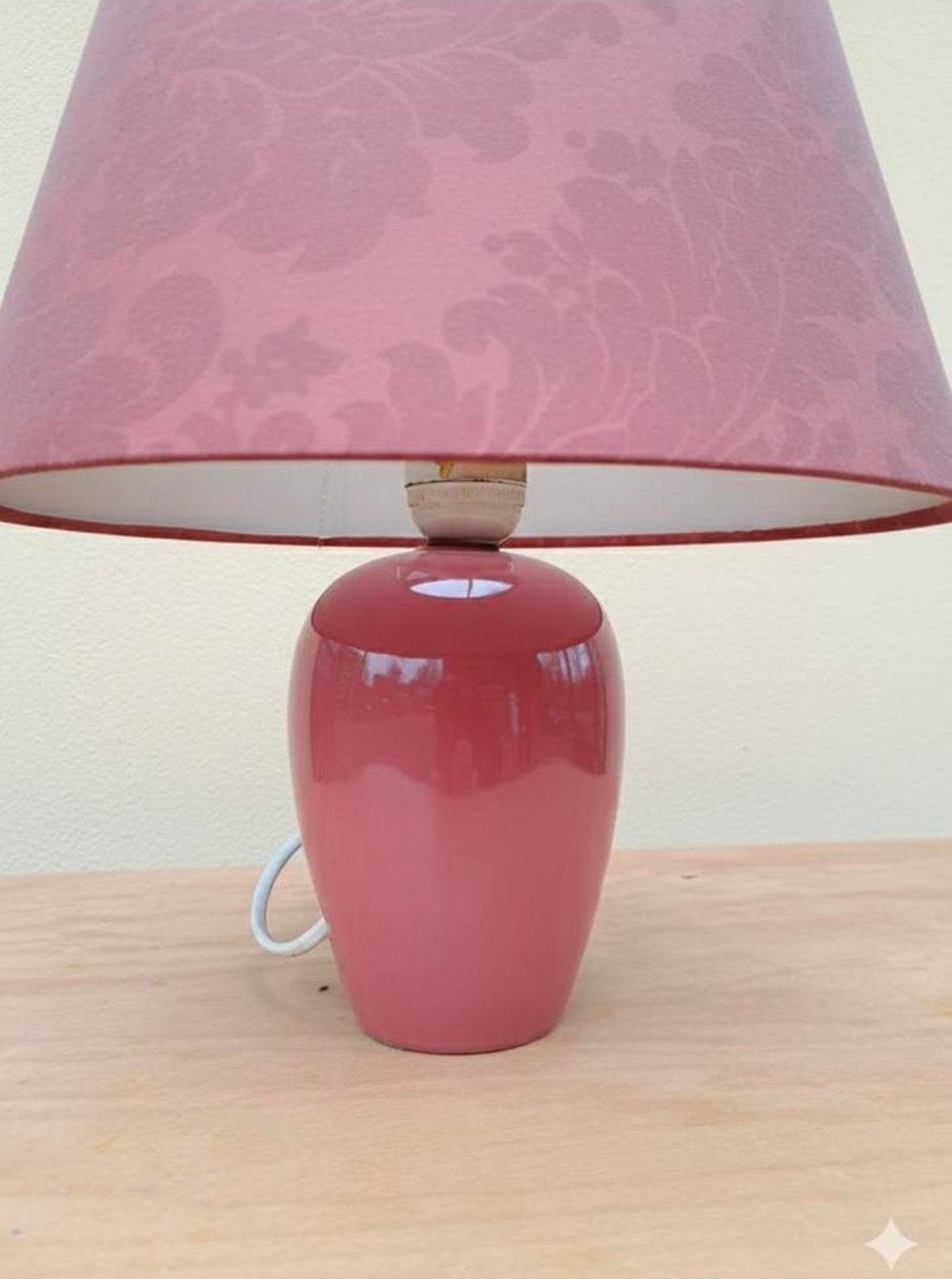 Stijlvolle vintage tafellamp. Oudroze Lampenkap met patroon, Ophalen of Verzenden, Zo goed als nieuw, Overige materialen