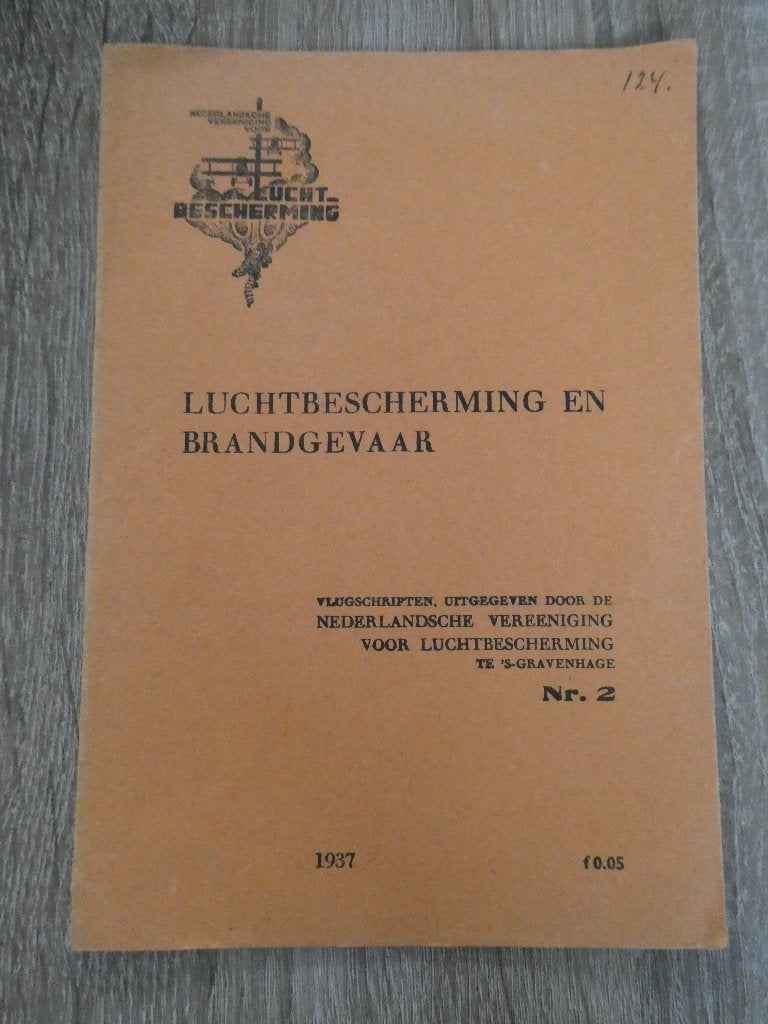 Brochure Luchtbescherming en brandgevaar., Ophalen of Verzenden, Overige soorten, Nederland, Boek of Tijdschrift