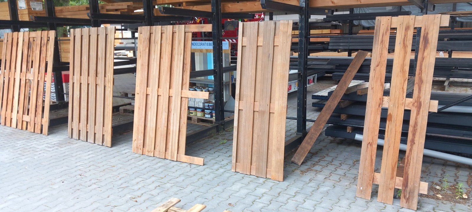 Nieuwe hardhouten schutting delen, Ophalen