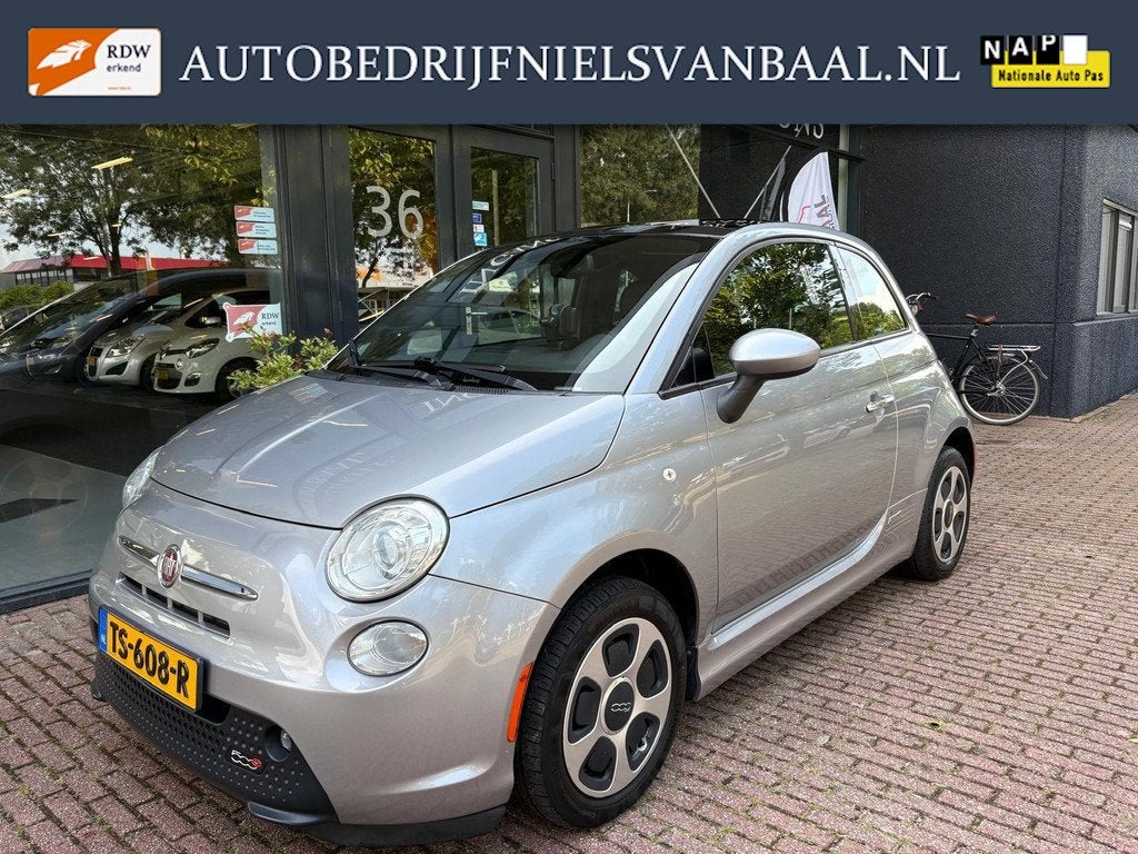 Fiat 500 E 24kwh Clima/Pano/PDC/Navi/86Dkm/Zeer netjes, Auto's, Fiat, Parkeersensor, Gebruikt, Zwart, 4 stoelen