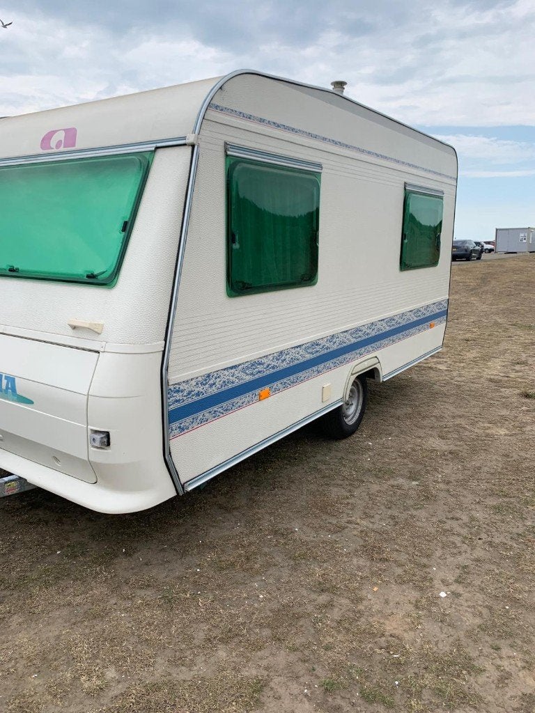 Adria Caravan 5003 ds  - Compact en Klaar voor Avontuur, Standaardzit, 750 - 1000 kg, Particulier, Adria