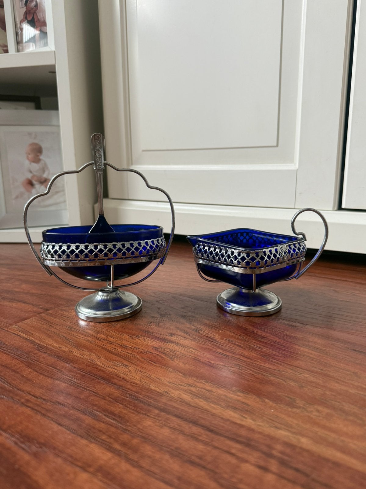 Suikerpot en melkkan van blauw glas, Ophalen of Verzenden