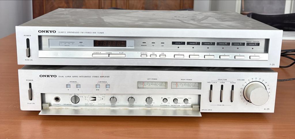 Vintage Onkyo Tuner T-25 en Versterker A-25 Set, Audio, Tv en Foto, Tuners, Ophalen, Zo goed als nieuw