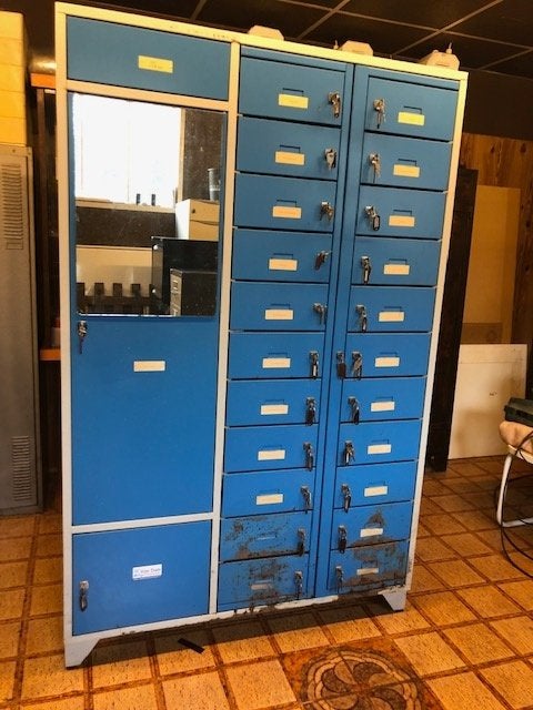 lockerkast met 20 kleine lockers en hoge deur, Ophalen, Gebruikt