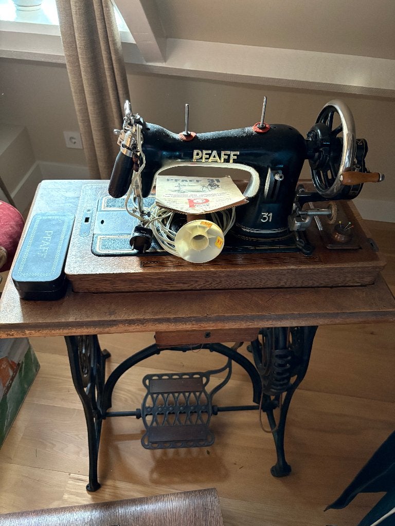 Antieke naaimachine, Ophalen