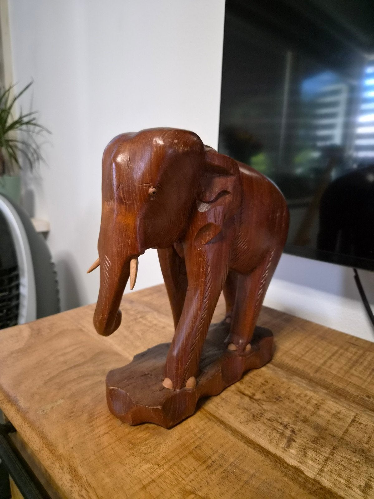te koop houten olifant, Ophalen