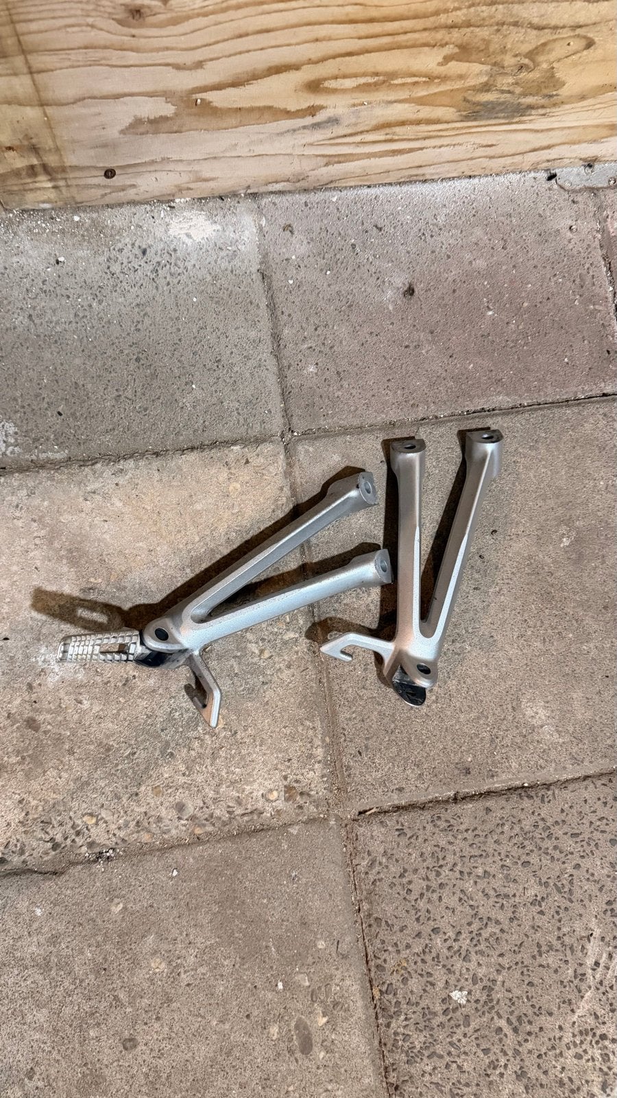 Voetsteunen Suzuki GSXR 750 (passen ook op 600/1000), Motoren, Ophalen, Gebruikt