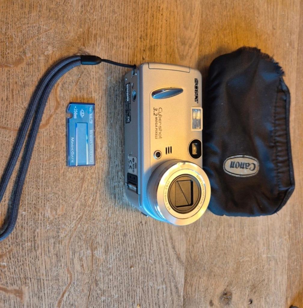 Sony Cyber-shot DSC-P52 - Y2K Vintage Digitale Camera, Gebruikt, Compact, Ophalen of Verzenden, Sony