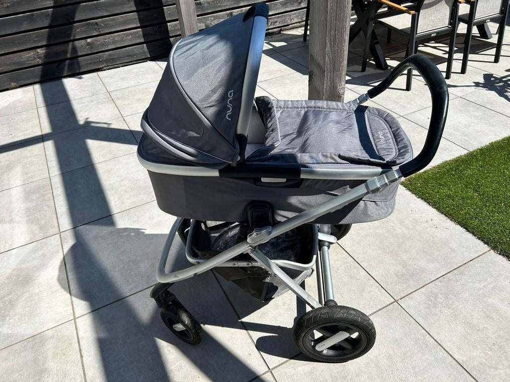 Nuna Kinderwagen - Grijs gratis op te halen in Wijchen :), Kinderen en Baby's, Kinderwagens en Combinaties, Ophalen of Verzenden