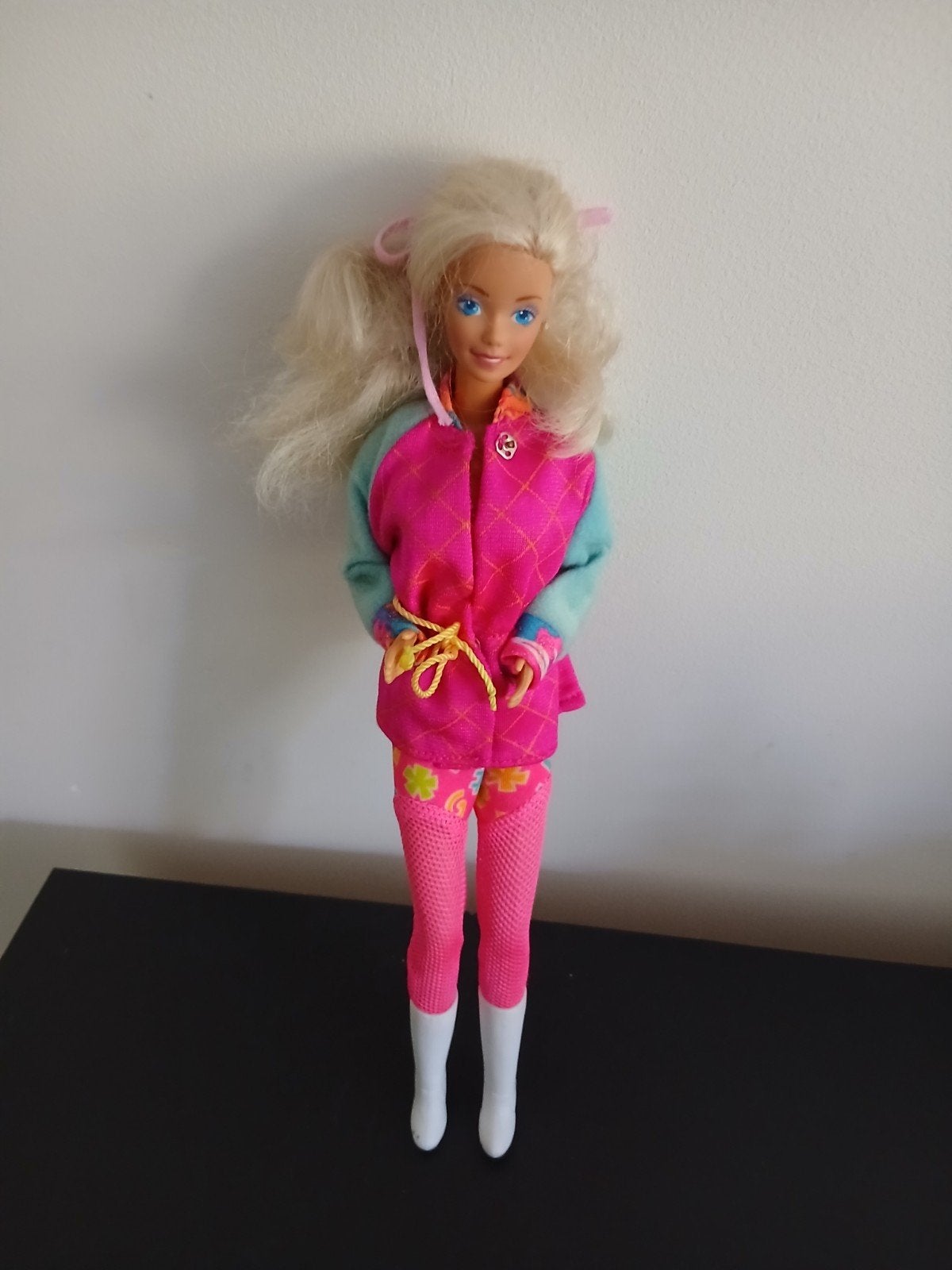 VintageMattel Ski Fun Barbie (1991) + Après-Ski jurkje, Ophalen of Verzenden, Gebruikt, Barbie