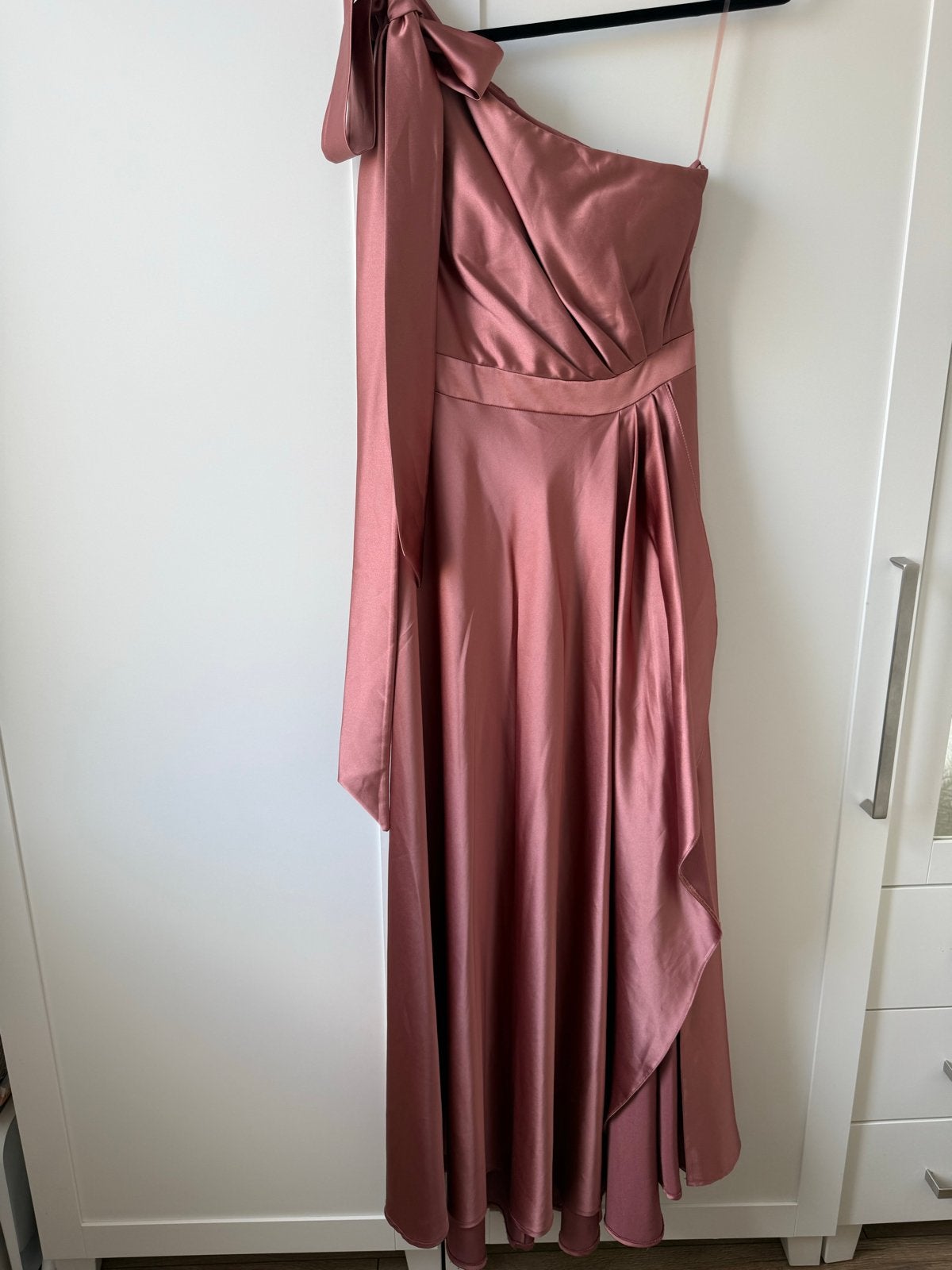 Elegante Roze Satijnen Galajurk - One Shoulder Design, Kleding | Dames, Ophalen, Zo goed als nieuw, Roze, Maat 36 (S)