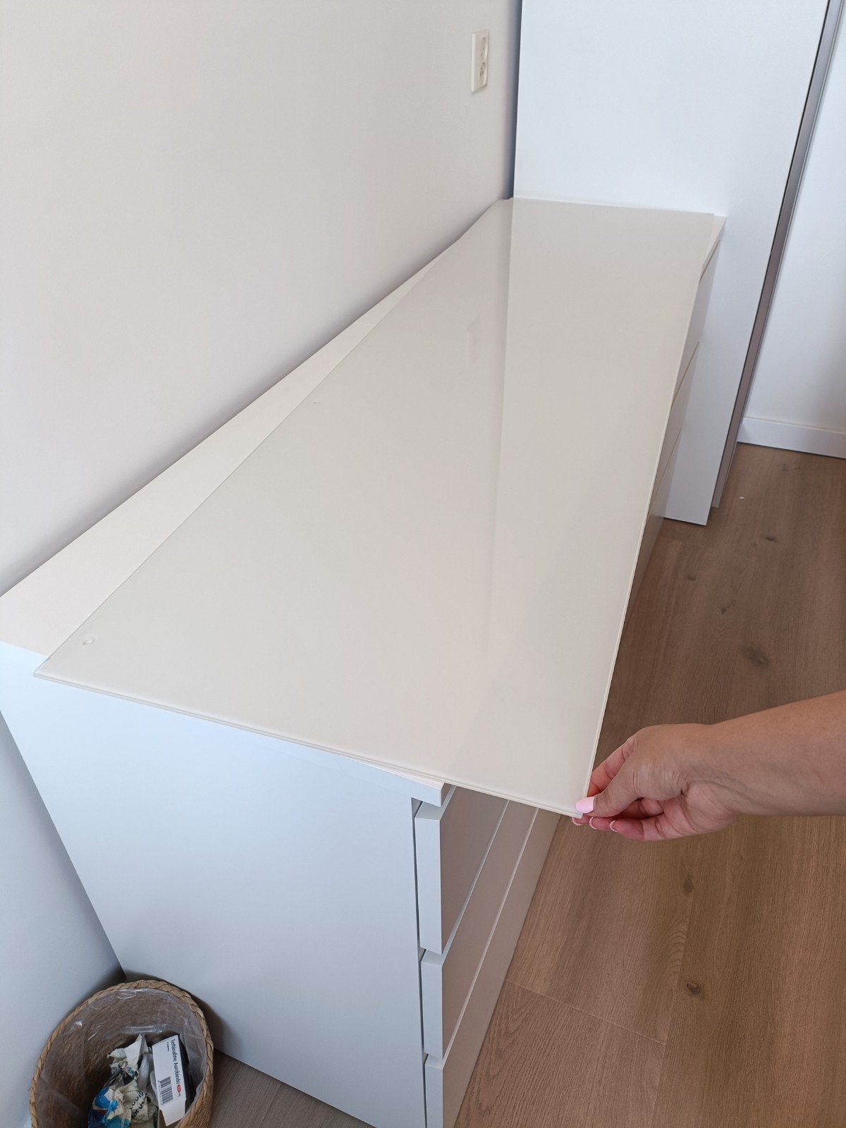 IKEA Besta Bovenblad Glas Wit - Perfecte Bescherming, Ophalen, 100 tot 150 cm, Minder dan 100 cm, 25 tot 50 cm