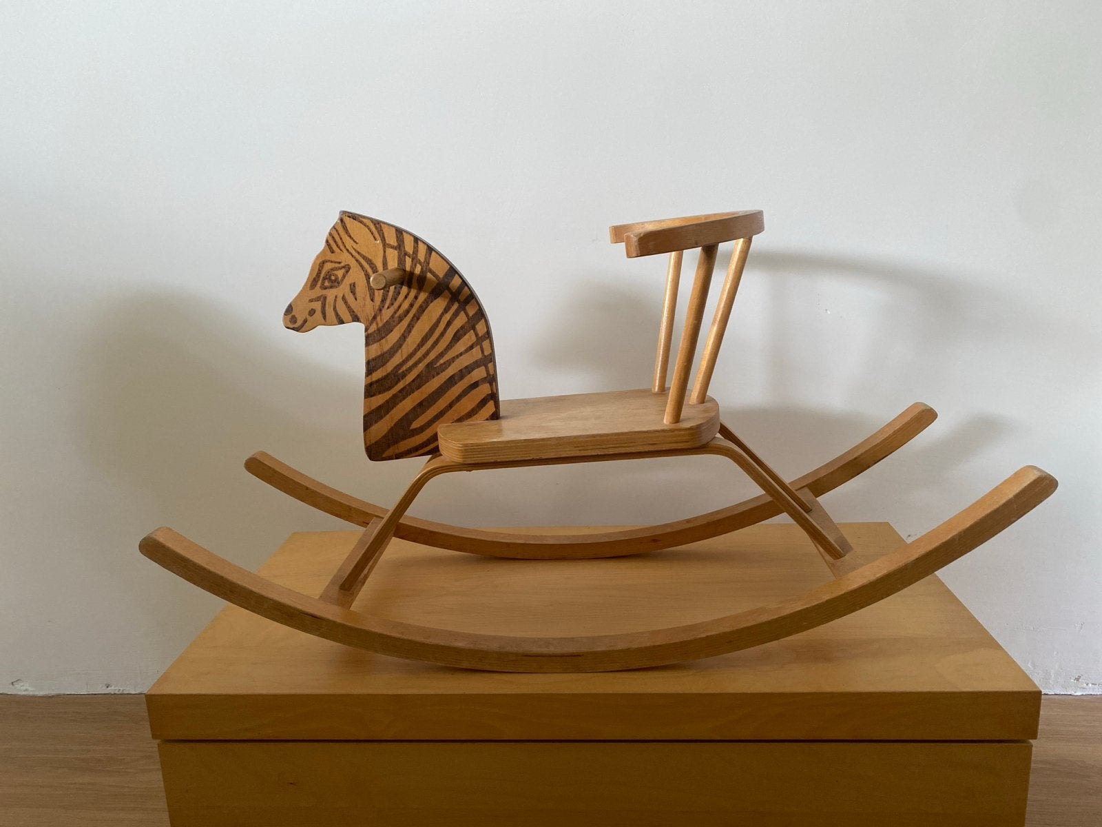 Houten Hobbelpaard Zebra Design, Ophalen of Verzenden, Gebruikt, Rij- of Hobbelspeelgoed
