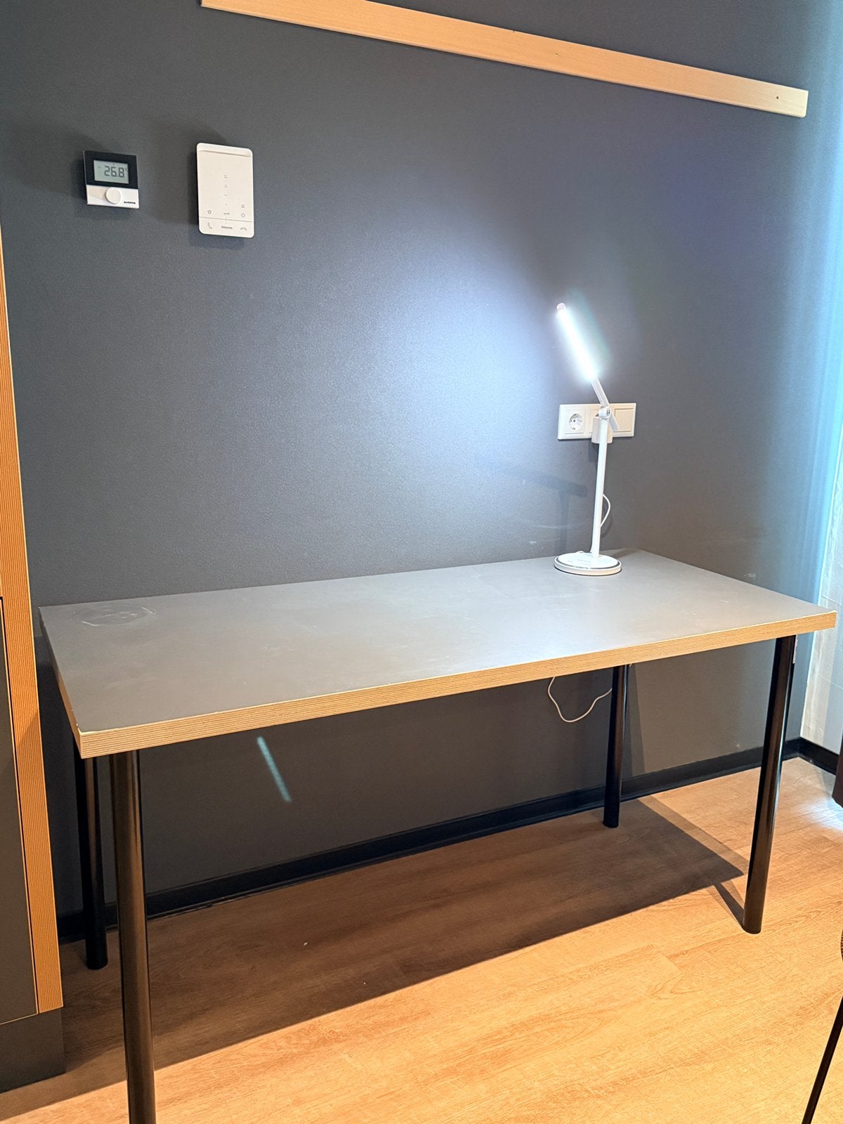 Ikea Table with Study lamp, Ophalen, Zo goed als nieuw