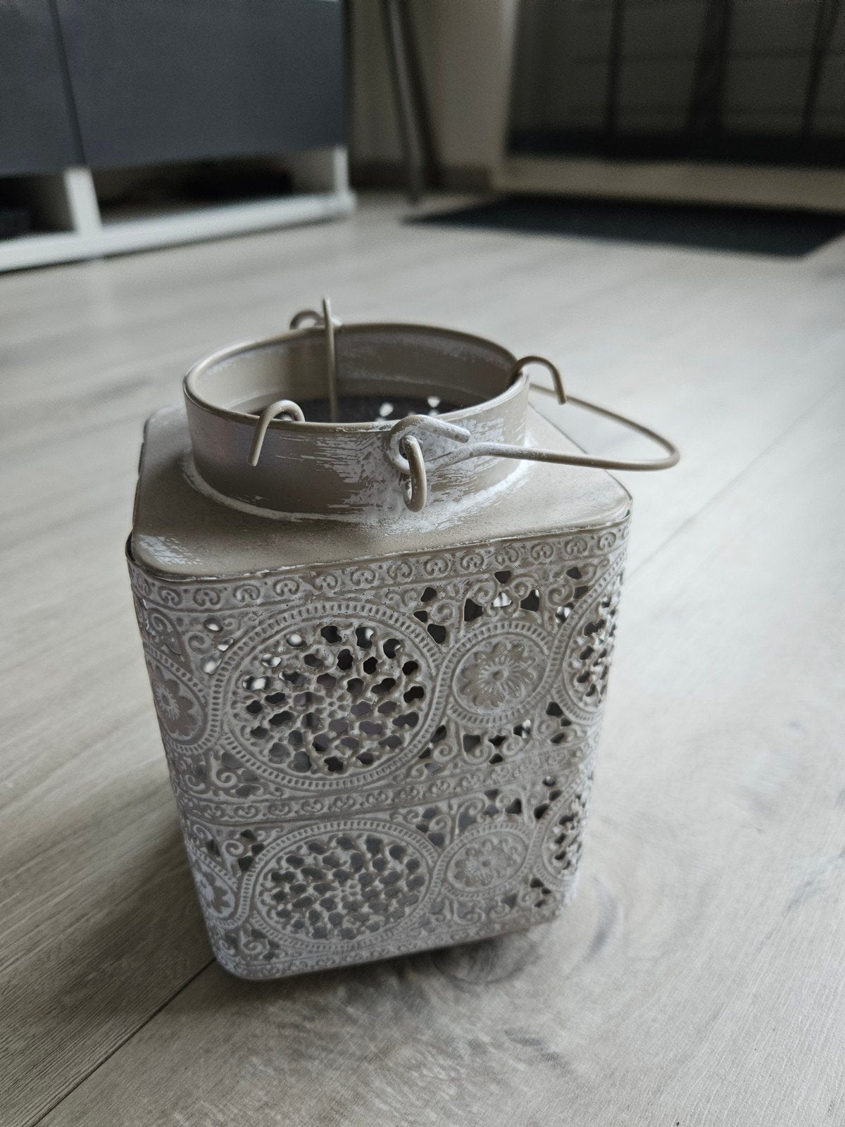 Decoratieve metalen lantaarn met oosterse patronen, Huis en Inrichting, Woonaccessoires | Kandelaars en Kaarsen, Ophalen of Verzenden