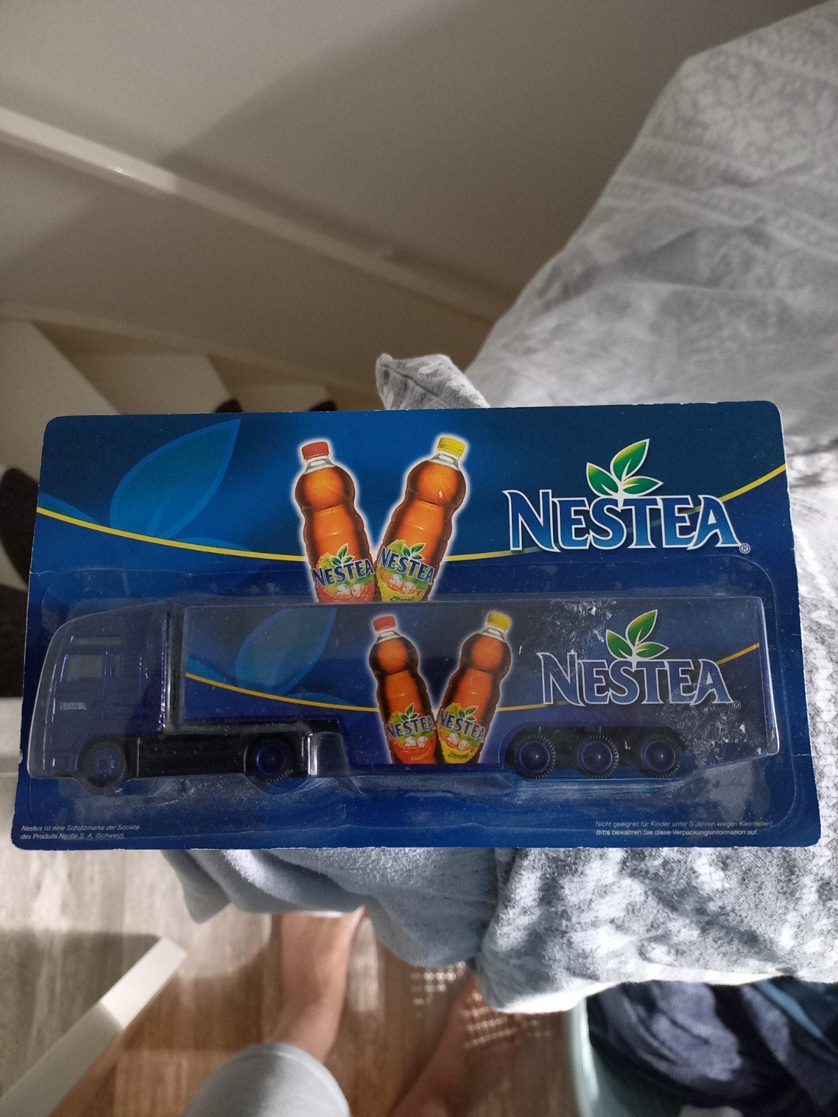 Man Nestea vrachtwagen  - Nieuw in verpakking, Hobby en Vrije tijd, Modelauto's | 1:87, Ophalen of Verzenden, Nieuw, Bus of Vrachtwagen