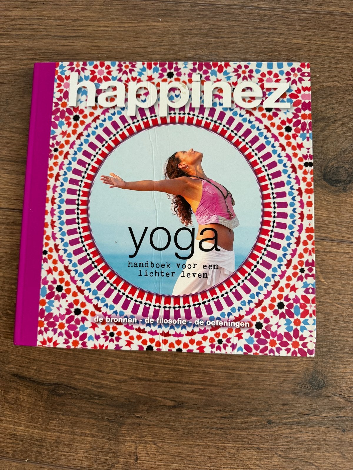 Happinez Yoga: Handboek voor een lichter leven, Ophalen of Verzenden, Gelezen, Meditatie of Yoga, Instructieboek