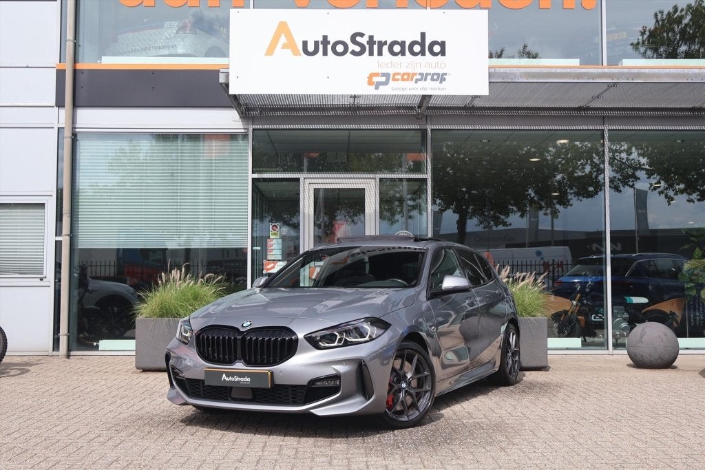 BMW 1 Serie (f40) 118i M-Sport | Pano | Shadow | Leder | Har, Dealer onderhouden, 136 pk, Gebruikt, Bedrijf
