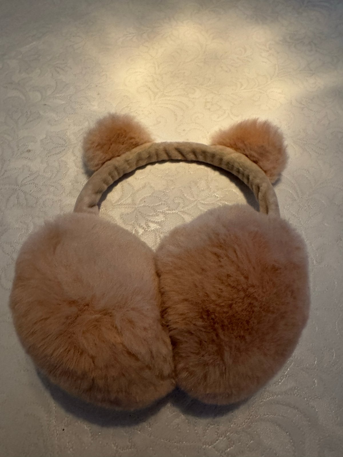 Schattige oorwarmers met pompons - Zo goed als nieuw, Kinderen en Baby's, Ophalen, Zo goed als nieuw, Muts