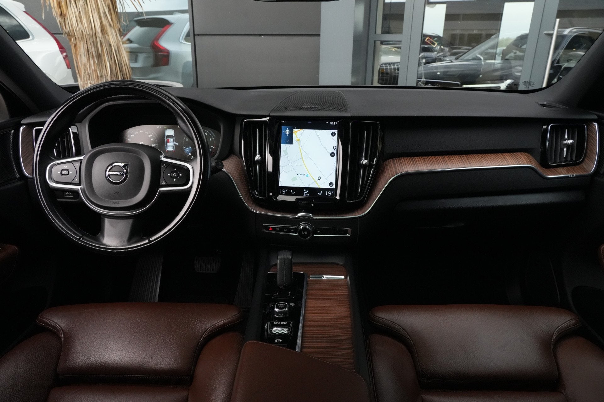 Volvo XC60 2.0 B5 Momentum Exclusive Volvo XC60 2.0 B5 Momen, 15 km/l, Gebruikt, Euro 6, 4 cilinders