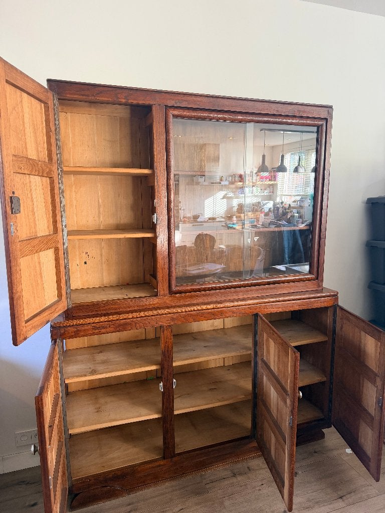 Vintage houten vitrinekast met glazen schuifdeuren, Ophalen, 150 tot 200 cm, Unieke vintage massief houten vitrinekast, Teakhout