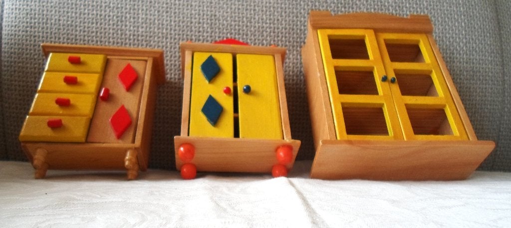 Poppenhuis houten kastjes / tafeltjes, Ophalen of Verzenden, Zo goed als nieuw, Gebruiksvoorwerp